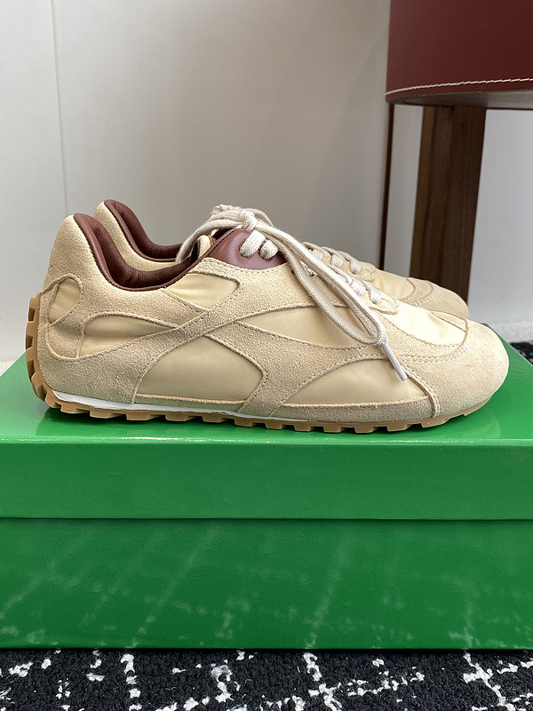 b0tte*a Ven*ta sneaker