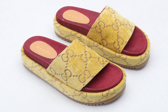 G*u*i slippers