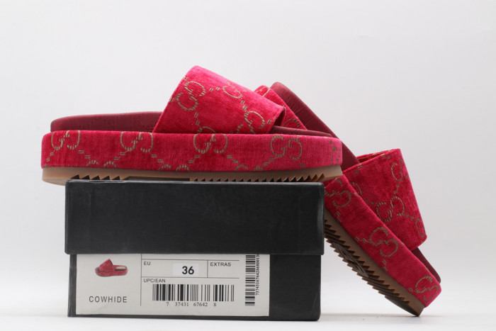 G*u*i slippers