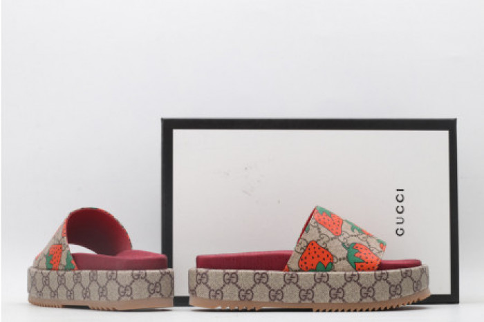 G*u*i slippers