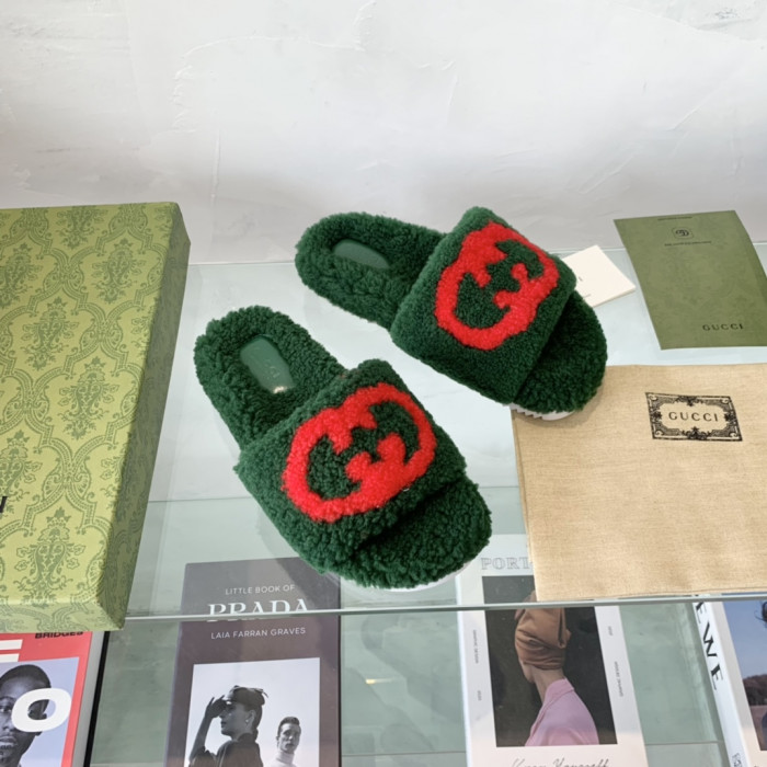 G*u*i slipper