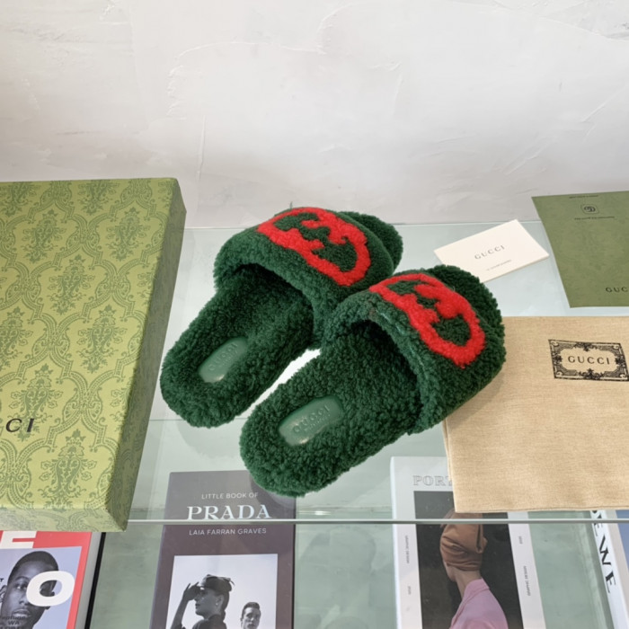 G*u*i slipper